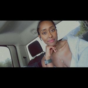 Meet your Posher, Mannuela